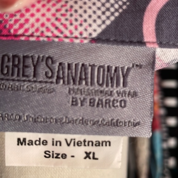 Grey’s Anatomy breast cancer awareness, scrub top size extra large - Picture 3 of 3